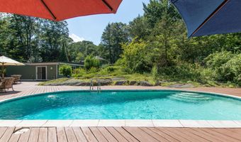 10 Steep Hollow Ln, Cos Cob, CT 06807