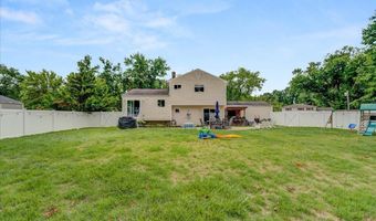 537 Roxbury Rd, Belford, NJ 07718