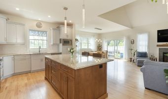2 Iris Ct, Cromwell, CT 06416