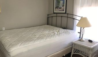 32 School St 3, Newport, RI 02840