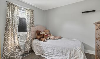 748 Riverside Dr, Augusta, ME 04330