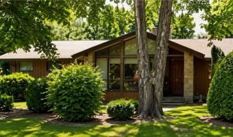 2 Wenscott Ln, North Providence, RI 02904