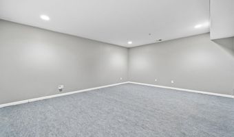 4 BOATWORKS Dr, Bayonne, NJ 07002