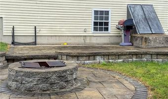 2 Beatrice Ln, Bristol, RI 02809