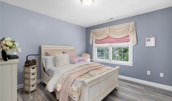 10 Honey Lou Ct, Cranston, RI 02921