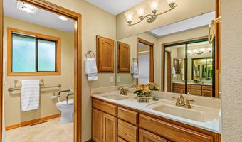 1042 Oak Knoll Dr, Ashland, OR 97520