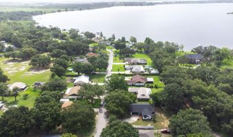 910 VAN Dr, Auburndale, FL 33823