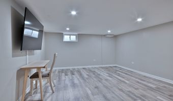 511 W BYRON Ave, Addison, IL 60101