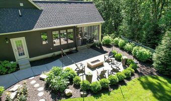 547 Roundtree Dr NE, Ada, MI 49301