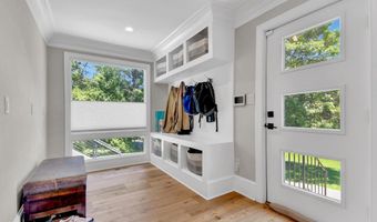 7601 PERSIMMON TREE Ln, Bethesda, MD 20817