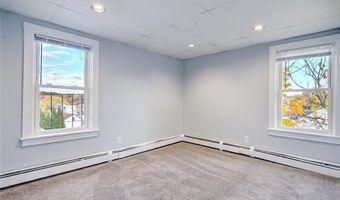 68 Division St 3, Lincoln, RI 02838