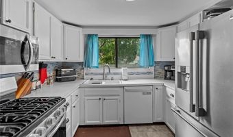 82 Vera St, Warwick, RI 02886