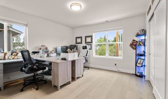 20211 Glen Vista Rd, Bend, OR 97703
