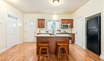 807 W LONGLEAF Dr 10, Auburn, AL 36832