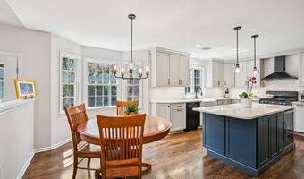 193 WYNDHAM Dr, Allentown, PA 18104