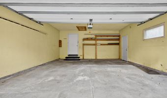 1040 E MOORPARK Ave, Appleton, WI 54911