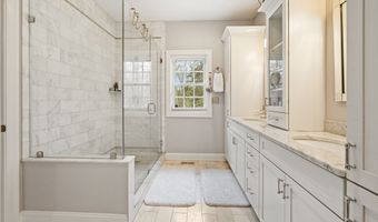 305 Richmond Glen Dr, Cheshire, CT 06410