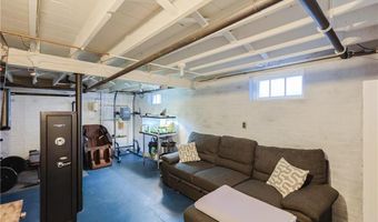 33 Providence Ave, East Providence, RI 02915