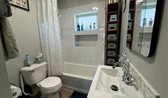 870 39th St, Des Moines, IA 50312