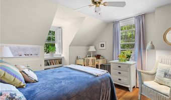 19 Harborview Ave, Bristol, RI 02809