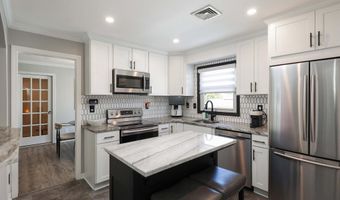 28 BIRCH St, Beachwood, NJ 08722