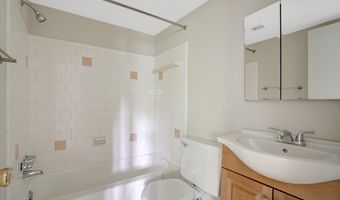 7717 DONNYBROOK Ct 103, Annandale, VA 22003