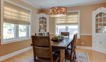 805 S Mitchell Ave, Arlington Heights, IL 60005