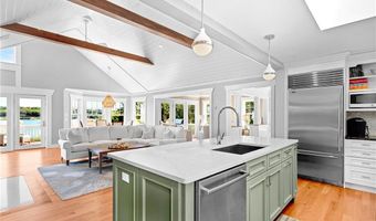 115 Beavertail Rd, Jamestown, RI 02835