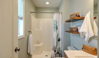 37 Lakeview Ave, Lincoln, RI 02865