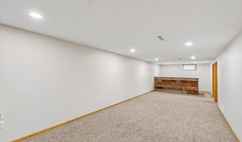 621 SE 4th St, Ankeny, IA 50021