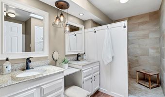 1431 Dietrich Oaks Dr, Ballwin, MO 63021