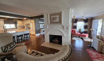 206 Edgewater Dr, Algonac, MI 48001