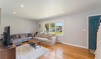 10 Philips Ave, Middletown, RI 02842