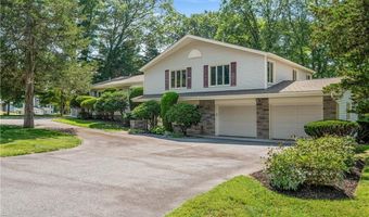 1 Rocky Crest Rd, Cumberland, RI 02864