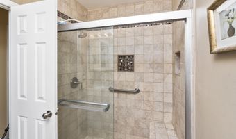 232 Point Of Woods Dr, Albany, NY 12203
