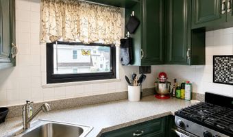 125 Park Ave B1, Amityville, NY 11701