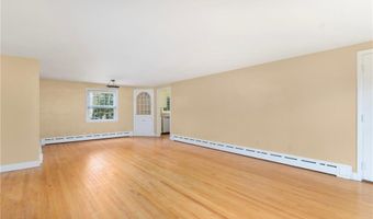 61 Applegate Rd, Cranston, RI 02920