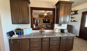 1524 Beechwood Dr, Aurora, NE 68818