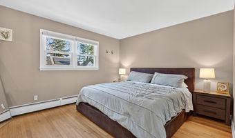 5 Robin Ln, Clinton, CT 06413