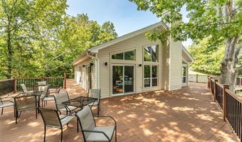 817 Woodside Trails Dr, Ballwin, MO 63021