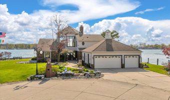 523 Lathrop Ave, Algonac, MI 48001