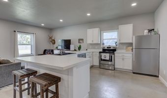 522 W 2nd St, Baxter Springs, KS 66713