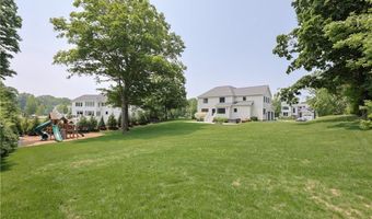 2 Bluemead Farm Ln, Barrington, RI 02806