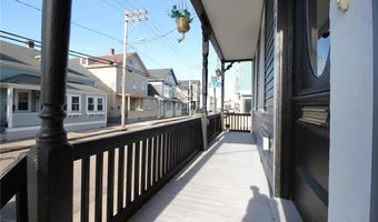 668 Thames St 2, Newport, RI 02840