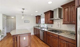 336 Dover Ave, East Providence, RI 02914