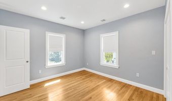 8 Newburg St 8, Boston, MA 02131