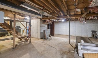 14 Lakeshore Dr, Belgrade, ME 04918