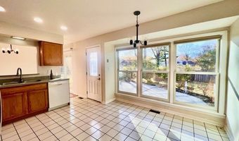 2112 N Kennicott Dr, Arlington Heights, IL 60004