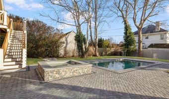 14 Kay Blvd, Middletown, RI 02842