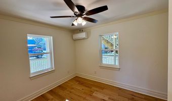 145 6th St, Apalachicola, FL 32320